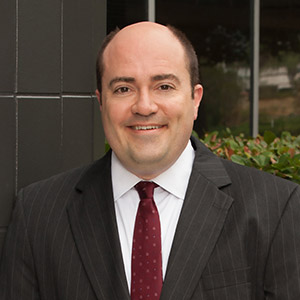 Joshua M. Nadeau, PhD, Director clínico sénior, psicólogo