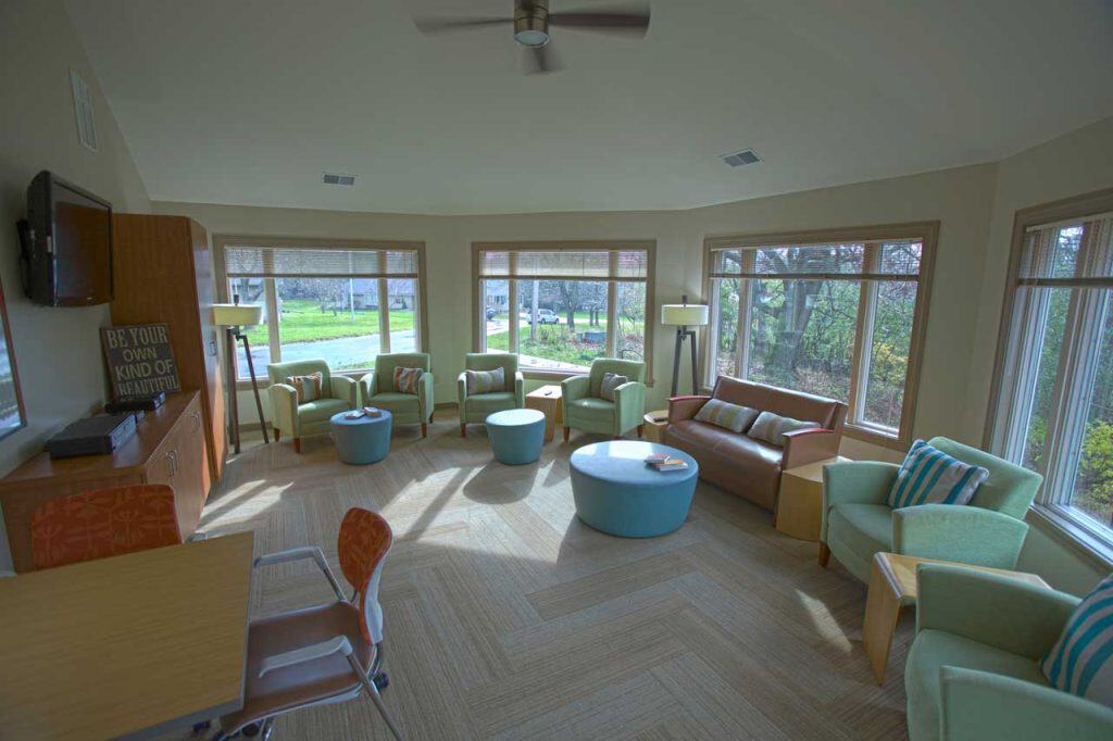 tv-group-room